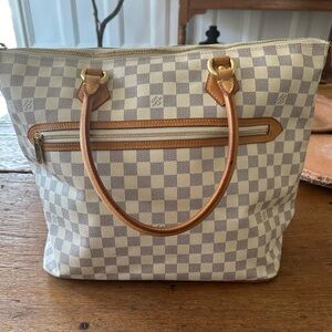 Beautiful authentic Louis Vuitton damier azur saleya pm.